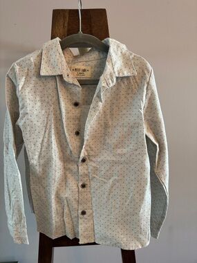 Petit Indi- kids Light oatmeal Printed Button-Up Shirt.